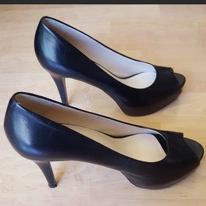 Nine West heels. Size 6 1/2 W Black